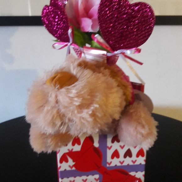 Valentine's Day Gift Basket - Picture 4 of 8